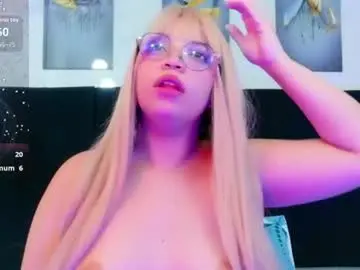 Innocenthazel  live sex cam