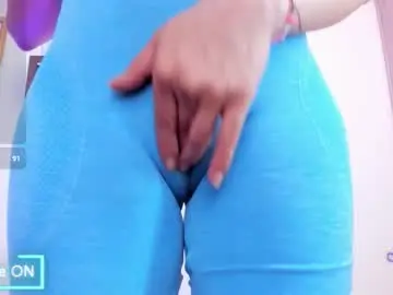 Miarobertsmilf  live sex cam