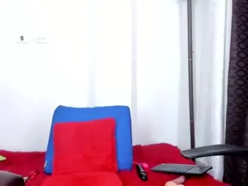Miarobertsmilf  live sex cam