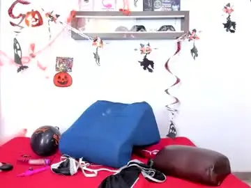 Miarobertsmilf  live sex cam