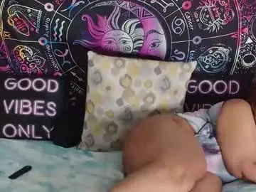 Renaecumsalot  live sex cam