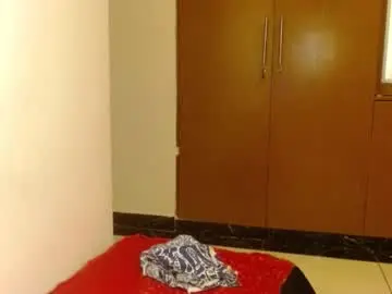 Slutty_charmz  live sex cam