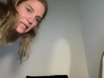 Bitemebitcch  live sex cam