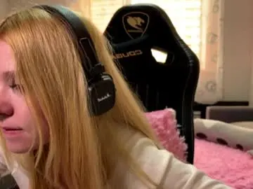 Cyber_shawtyz  live sex cam