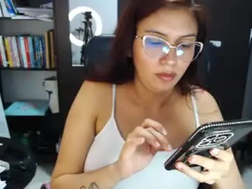 Jessyllyn  live sex cam