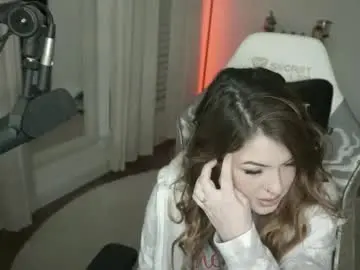 Mickaelawest  live sex cam