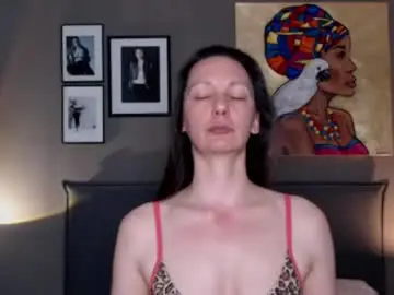 Smalltittsbigsoul  live sex cam