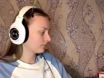 Trangwenderoth  live sex cam