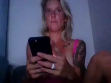 Feetqueen420  live sex cam