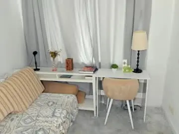 Monaamore  live sex cam