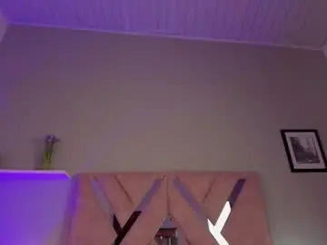 Curlyvenuss  live sex cam