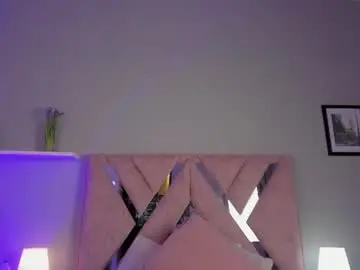 Curlyvenuss  live sex cam