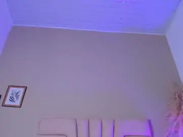 Curlyvenuss  live sex cam