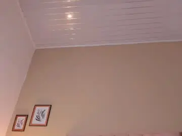Curlyvenuss  live sex cam