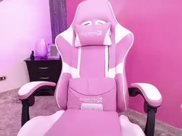 Fantasycurvyhot  live sex cam