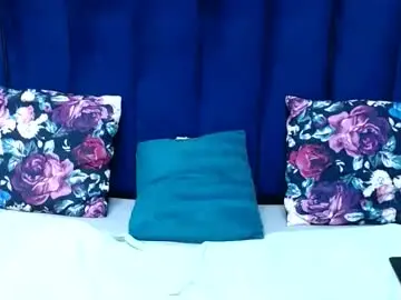 Hotsmalltitsx  live sex cam