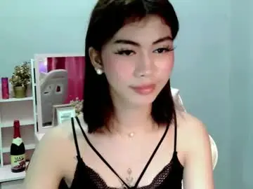 Hottestdella69  live sex cam