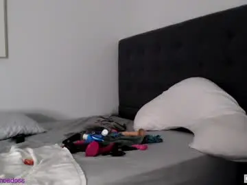 Naomirhoades  live sex cam