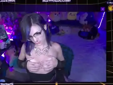 Wildwylie  live sex cam