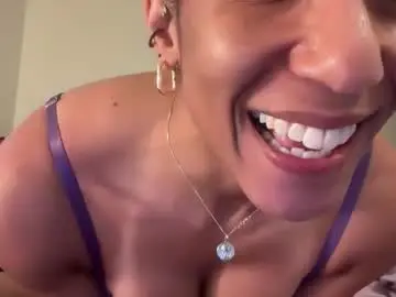 Yambrosia_sims  live sex cam