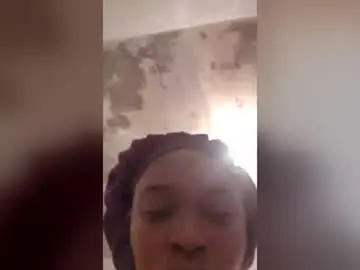 Luxurypetiteslut  live sex cam