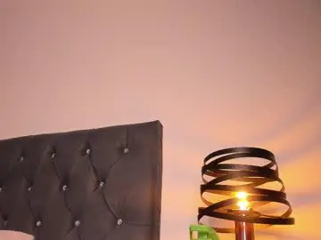 Cherry_roost  live sex cam