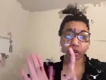 Highkeyheidee  live sex cam