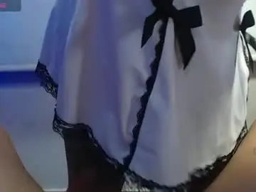 Maddiie_and_clyde  live sex cam