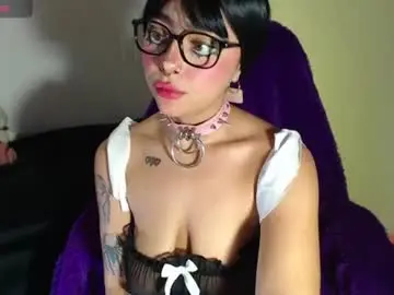 Maddiie_and_clyde  live sex cam