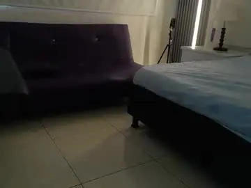 Chloe__jones_  live sex cam