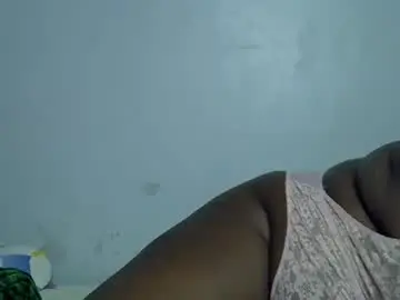 Lomyenom56  live sex cam