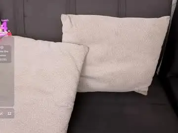 Nahomy11_pm  live sex cam