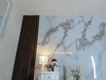 Hannahill69  live sex cam