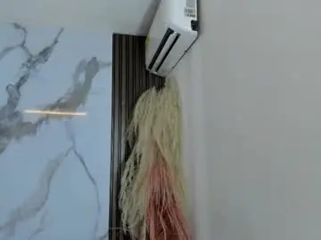 Hannahill69  live sex cam