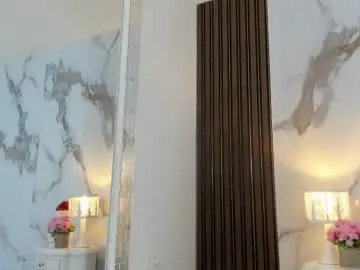 Hannahill69  live sex cam