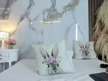 Hannahill69  live sex cam