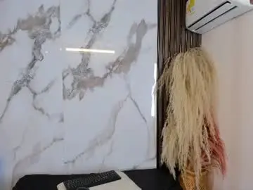 Hannahill69  live sex cam