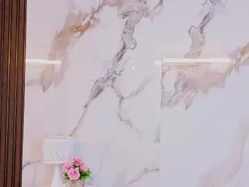 Hannahill69  live sex cam