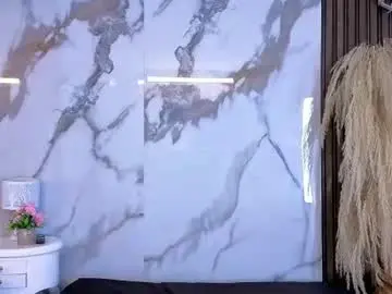 Hannahill69  live sex cam