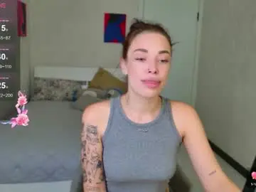 Meow_moore  live sex cam