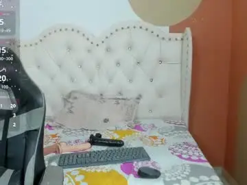 Cutebustylatina  live sex cam