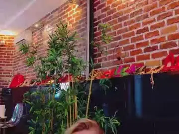 Helenceccile  live sex cam