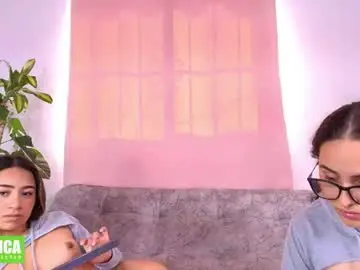 Jules_n_gia  live sex cam