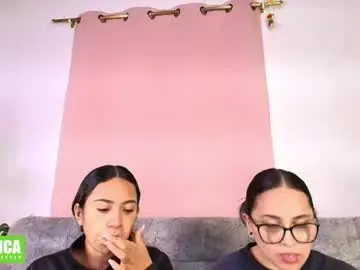 Jules_n_gia  live sex cam