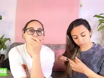 Jules_n_gia  live sex cam
