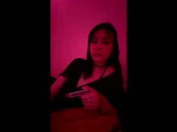 Kennyswallow  live sex cam