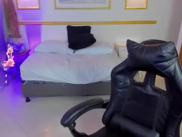 Nia_may  live sex cam