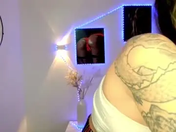 Emiora  live sex cam