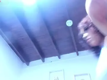 Vahiolet_fuentes  live sex cam