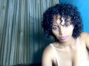 Lyan52  live sex cam